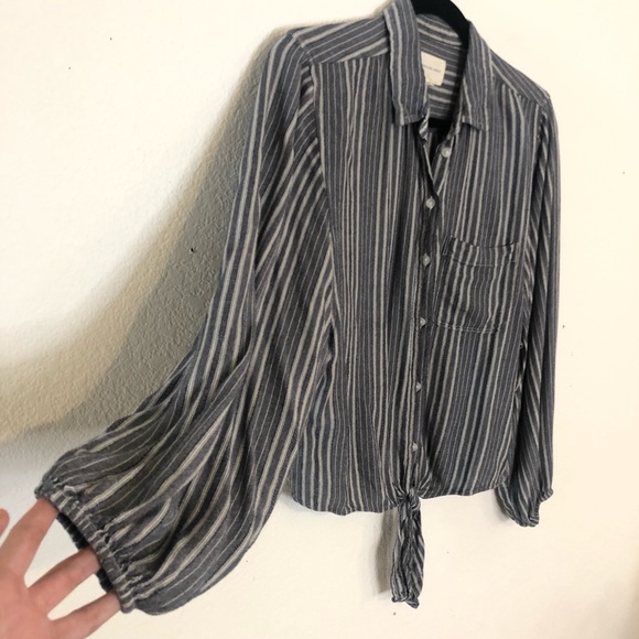 5 for $25 ⭐️ American Eagle Button Down - Picture 4 of 5